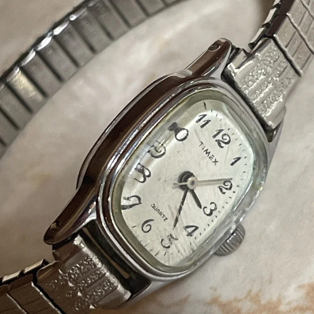 Vintage Timex Quartz Bracelet Band N'Cell, Rounded Rectangle Face,‎ Silver Tone